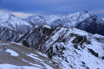 北アルプス燕岳　冬の朝　燕山荘からの風景　初冠雪の凍る表銀座コース　槍穂高連峰遠景