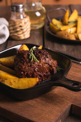 Roast beef with fried potatoes