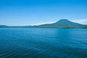 雄阿寒岳と阿寒湖