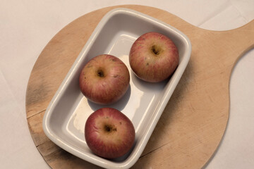 Melannurca, Italian apples to cook in the oven with chocolate and nuts.