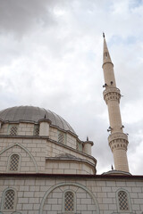 Fototapeta na wymiar turkey in the neighborhood of a neighborhood mosque, minaret and long-domed mosque,