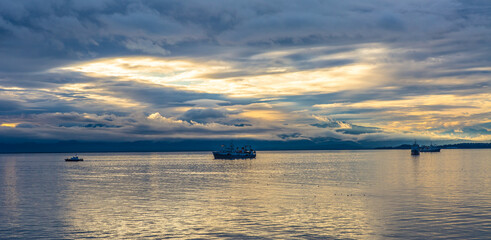 Fototapeta premium Panoramic view of the sea bay at sunset. There are ships in the bay