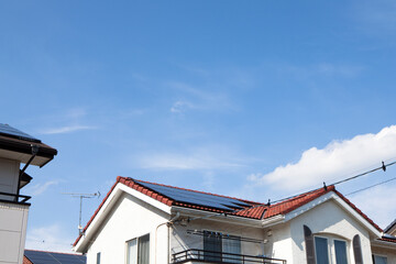 ソーラーパネルの付いた屋根