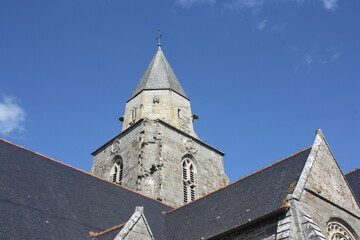 Fototapeta na wymiar clocher d'église bretonne 