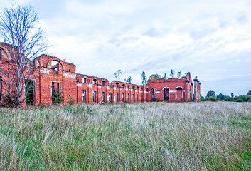 Obraz premium The ruins of the Selishchiv (Arakcheevsk) barracks complex. The village of Selishchi. Chudov district. Novgorod region. Russia