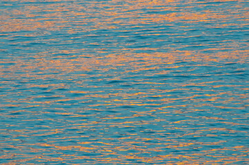 夕日に煌めく海