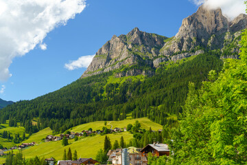 Obraz premium Mountain landscape along the road to Forcella Staulanza at Selva di Cadore, Dolomites