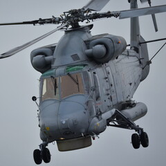 Militarny helikopter - obrazy, fototapety, plakaty