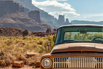 Vintage truck in Southwest USA Utah landscape © skostep