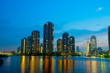 Naklejka premium リバーシティー21の夕暮れ