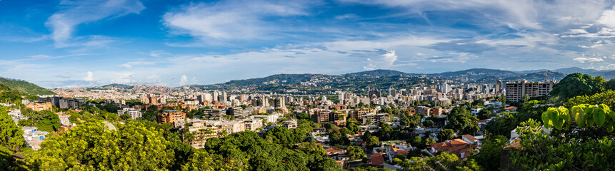 Naklejka premium Panoramic view of Caracas at morning from east side of the city