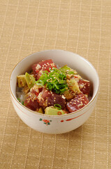マグロ丼