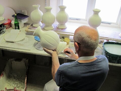 Belleek Pottery Craftsman At Work