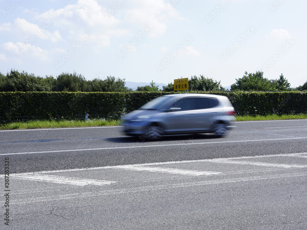 Canvas Prints 高速道路を走る乗用車