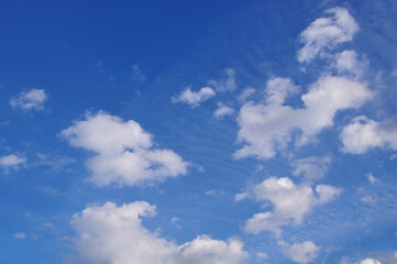 Naklejka na ściany i meble 青空と白い雲