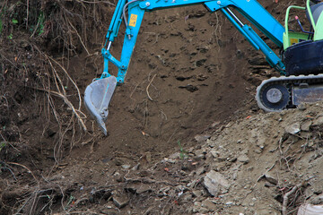 土手崩落の改修工事