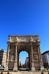 Fototapeta na wymiar マルセイユの凱旋門（エクス門）