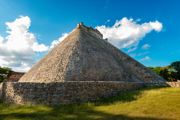 Uxmal, Pirámide del Adivino, zona arqueológica Maya