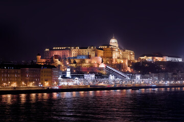 Fototapeta na wymiar High resolution night photo of Budapest, Hungary. Evening city landscape with the Danube river and Buda Palace.