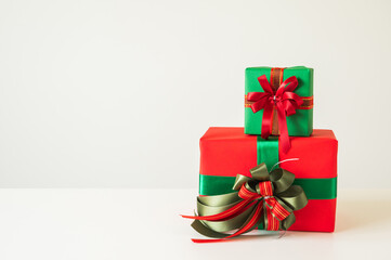 Gift box mockup on the white table with copy space. Merry christmas and happy new years background for text advertise.