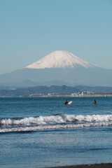 片瀬西浜海水浴場と富士山