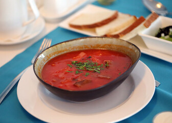 Photo close-up of borscht soup