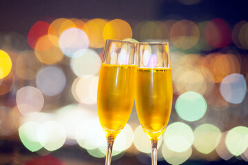 シャンパングラスと夜景