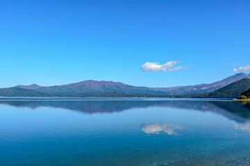 爽やかな秋晴れの田沢湖