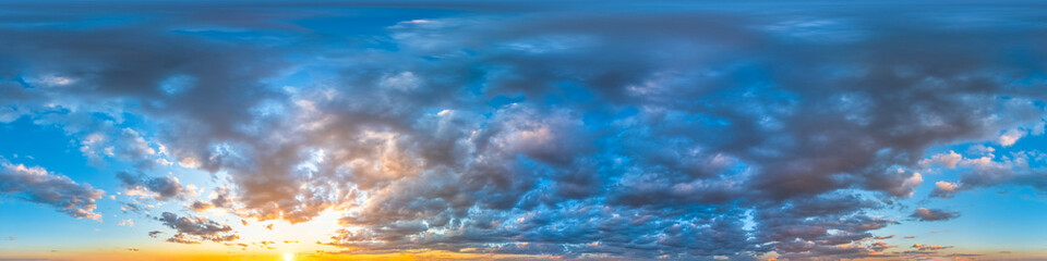 360° Panorama, Abendhimmel, Wolken, ohne Boden, zur Verwendung in 3D-Grafiken, Himmelsersatz für...