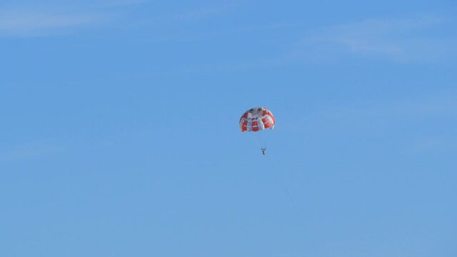 People are resting flying on parasailing in the sky, outdoor activities.