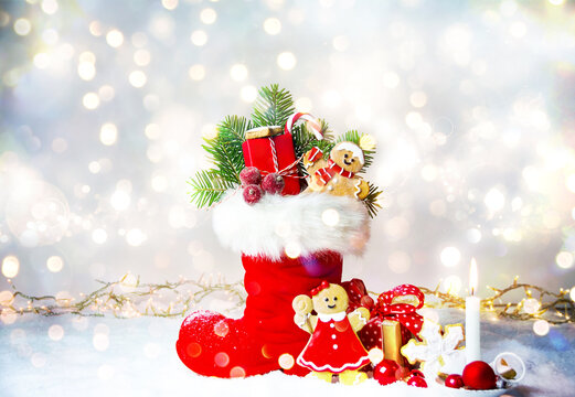 Stuffed Santa Claus boot: Bạn có muốn tặng một món quà sinh động và đáng yêu cho ai đó vào dịp Noel? Làm ngay chiếc ủng ông già Noel nhồi bông dễ thương này để tặng cho người thân của bạn. Sản phẩm sẽ thể hiện sự yêu thương và tình cảm của bạn dành cho một mùa Giáng sinh ấm áp.