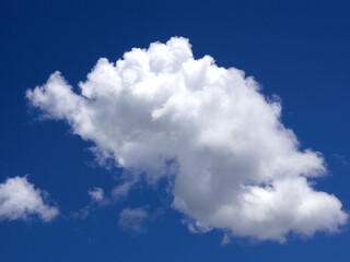 Obraz premium 白い雲と青空