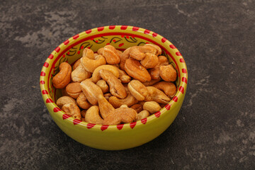 Cashew heap in the bowl