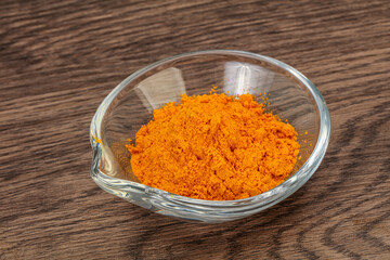 Tumeric powder in the bowl