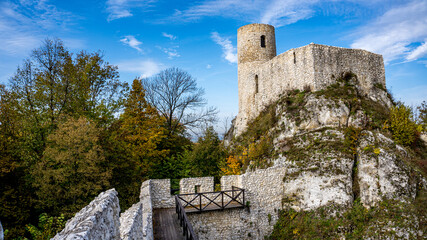 Wyżyna Krakowsko-Częstochowska, ruiny zamku Smoleń. Śląsk, Polska © Franciszek