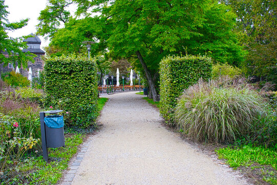 Schlossgarten Hanau weg