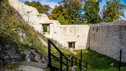 Wyżyna Krakowsko-Częstochowska, ruiny zamku Smoleń. Śląsk, Polska © Franciszek
