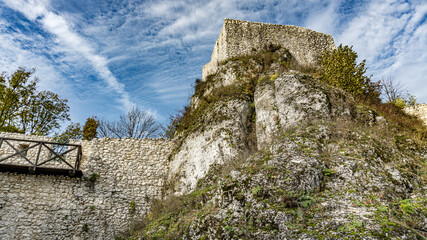 Wyżyna Krakowsko-Częstochowska, ruiny zamku Smoleń. Śląsk, Polska © Franciszek