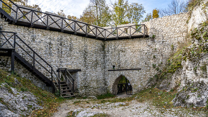 Wyżyna Krakowsko-Częstochowska, ruiny zamku Smoleń. Śląsk, Polska © Franciszek
