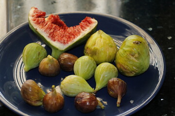 figs on a blue plate