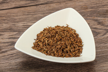 Dry zeera seeds in the bowl