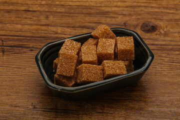 Cane sugar cubs in the bowl