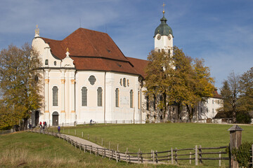 Fototapeta premium die zum UNESCO Weltkulturerbe zählende Wieskirche bei Steingaden in Oberbayern