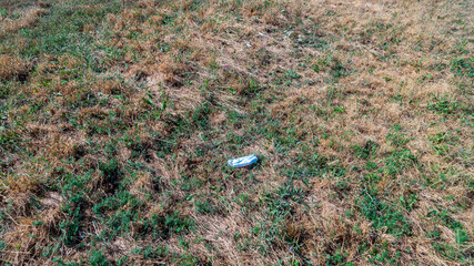 Inciviltà mascherina nella natura 