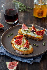 Bruschetta with figs, honey and cheese. Healthy eating. Vegetarian food.