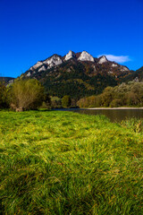 Obraz premium Three Crowns Massif in autumn. Pieniny, Slovakia.