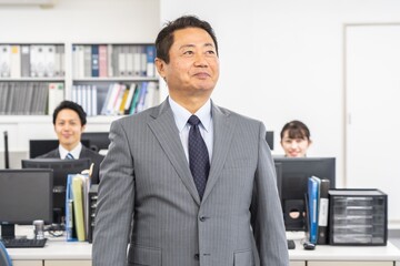 ビジネス　ミドル　ポートレート