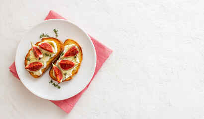 Bruschetta with figs, honey and cheese. Healthy eating. Vegetarian food.