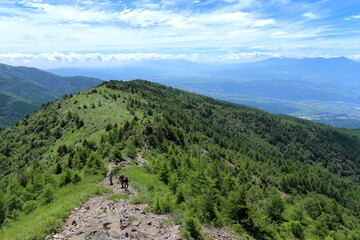 緑の中の稜線歩き (湯の丸山)