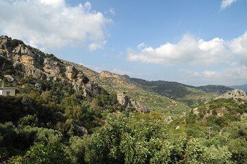 Fototapeta na wymiar Le rocher de Kastellos à Kalamafka près d'Iérapétra en Crète